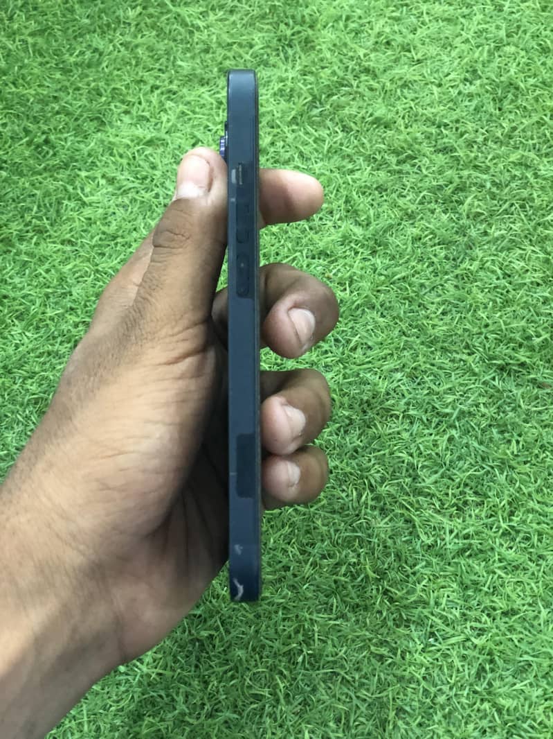 Apple iPhone 14 3