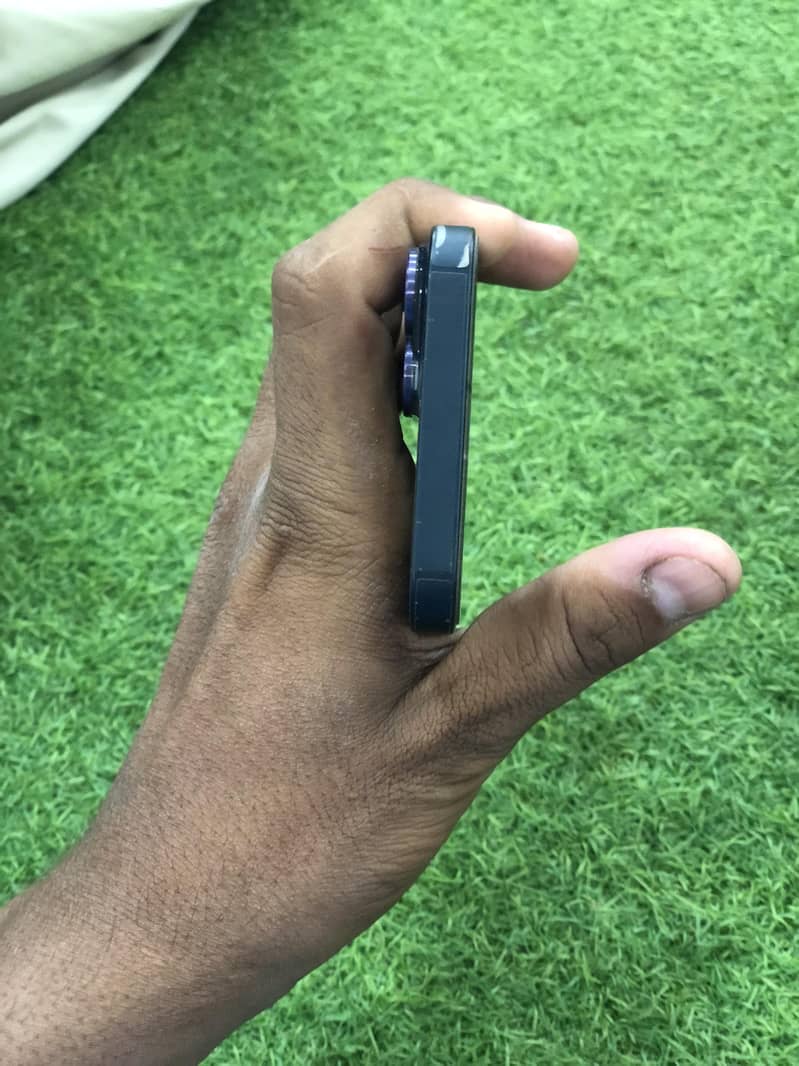 Apple iPhone 14 4