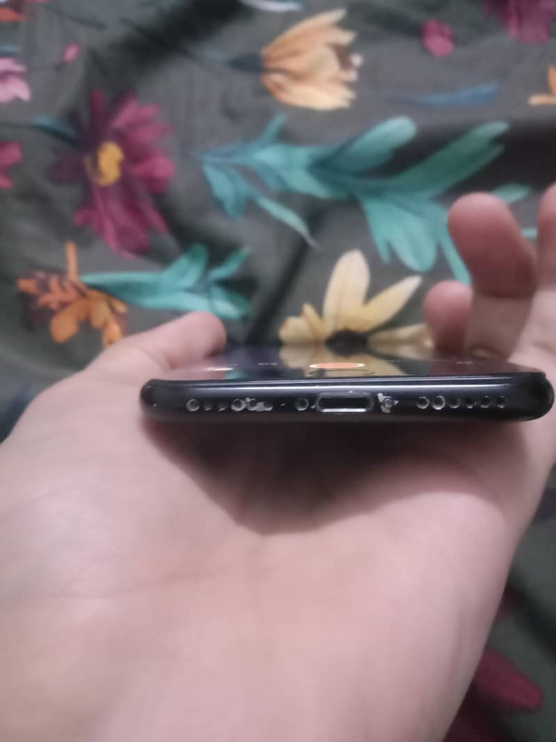 Apple iPhone 7 3