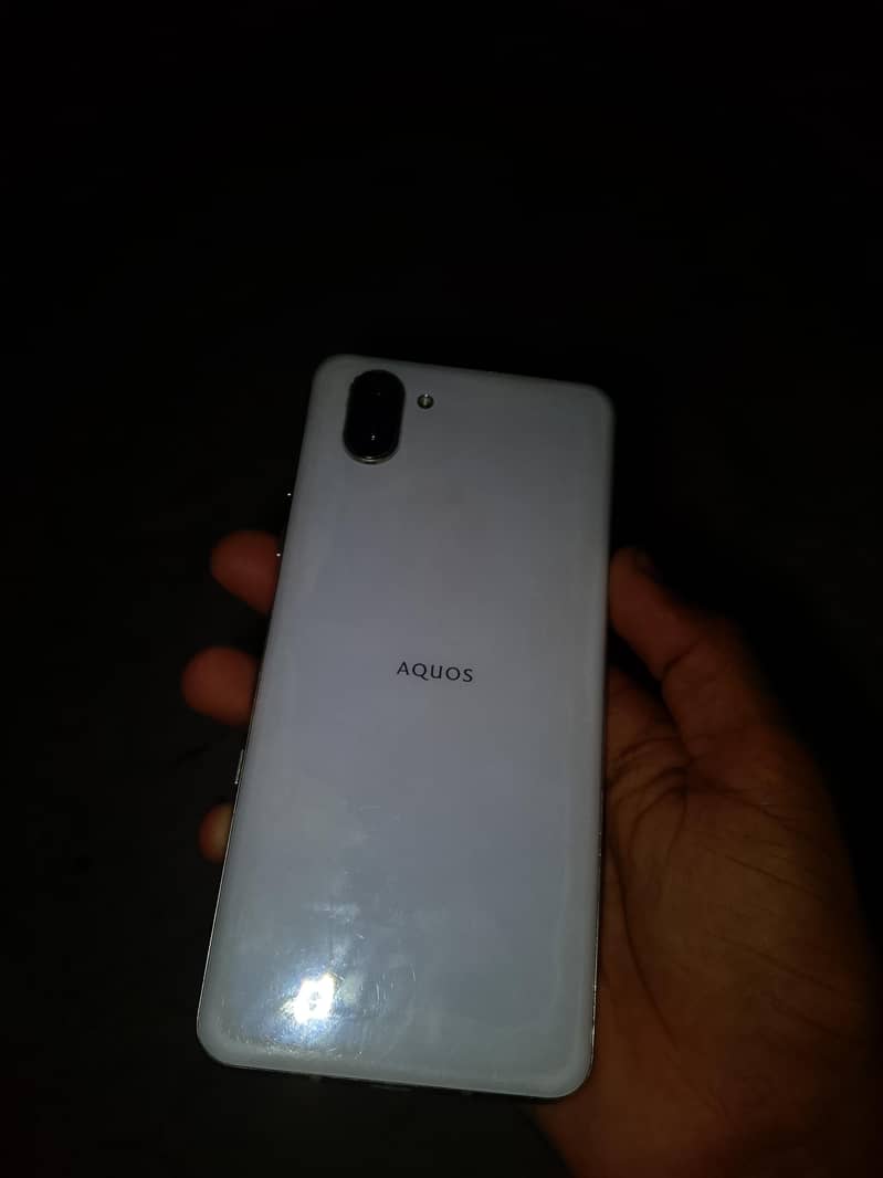 Sharp Aquos R3 0