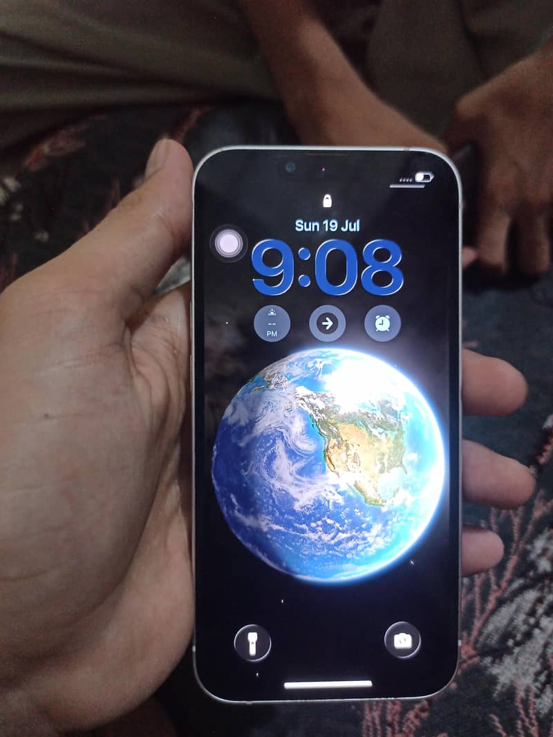 Apple iPhone 13 1