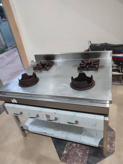 Commercial 4 Burner Gas Stove (18/22 Gauge Stainless Steel) Like New