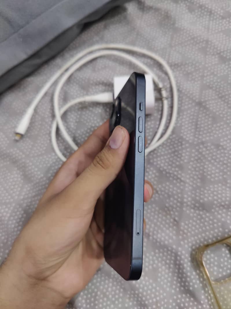 Apple iPhone 13 4