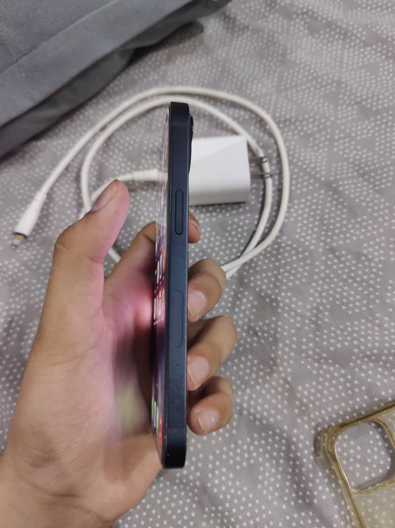 Apple iPhone 13 5