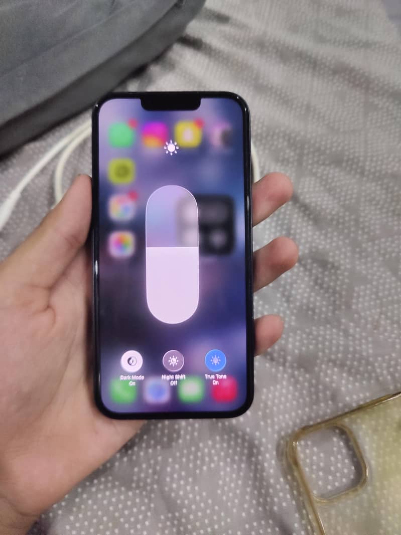 Apple iPhone 13 8