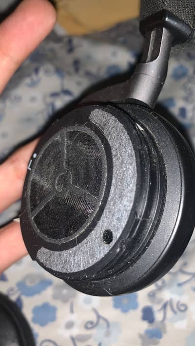 Bang and Olufsen H7 Over-ear Headphones