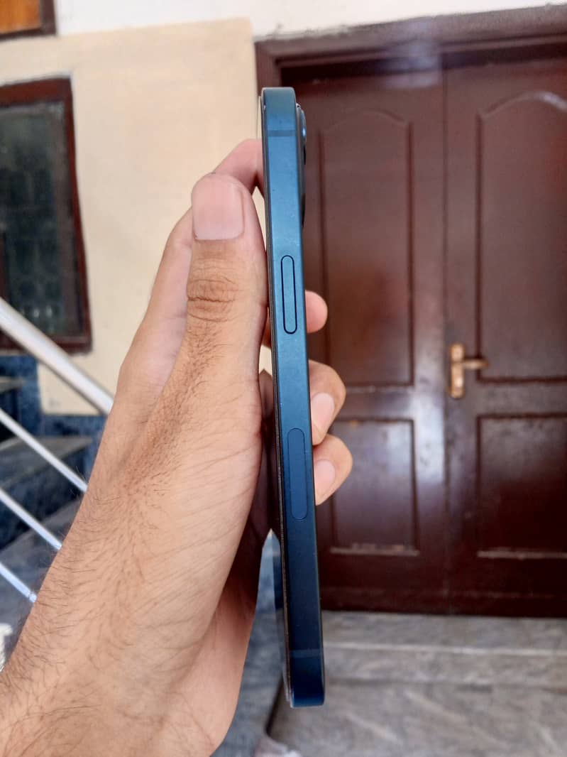 Apple iPhone 13 5