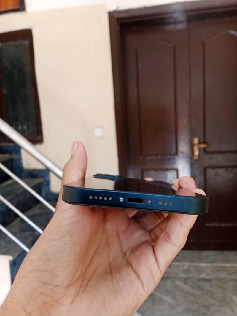 Apple iPhone 13 6