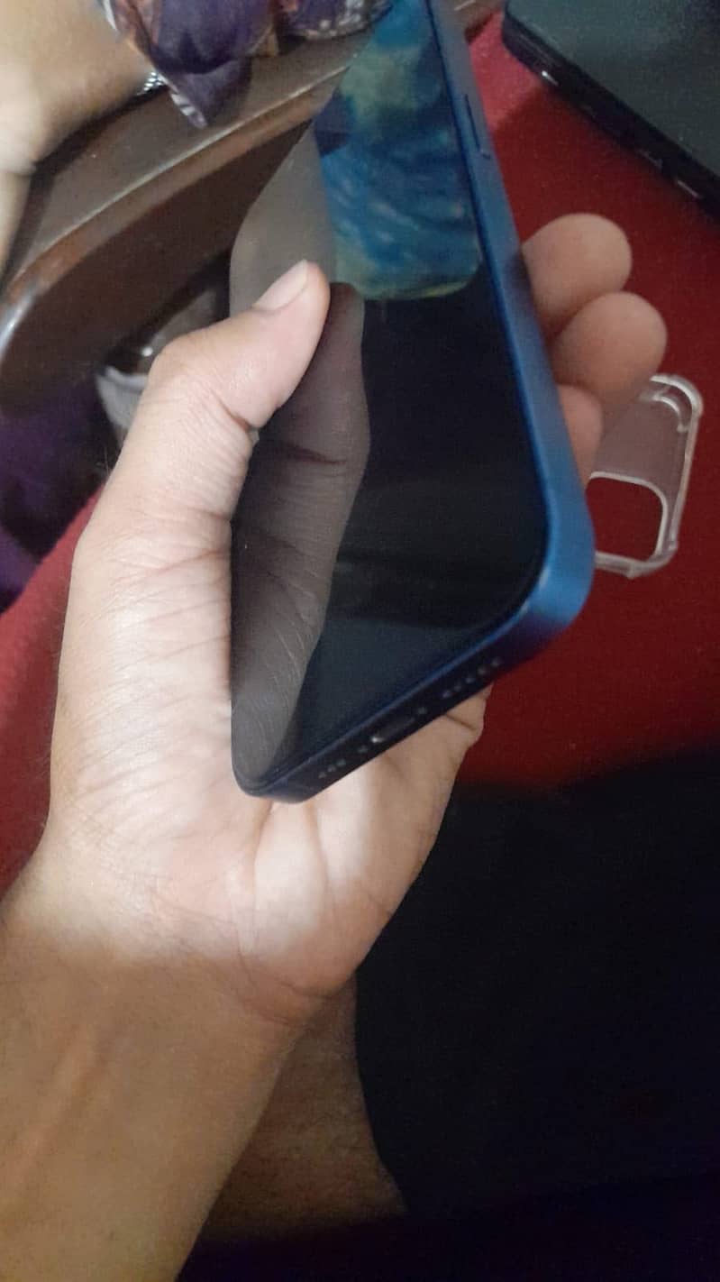 Apple iPhone 13 2