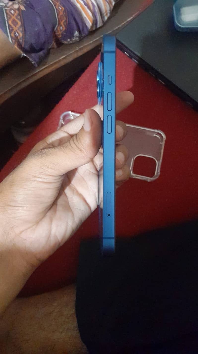 Apple iPhone 13 5