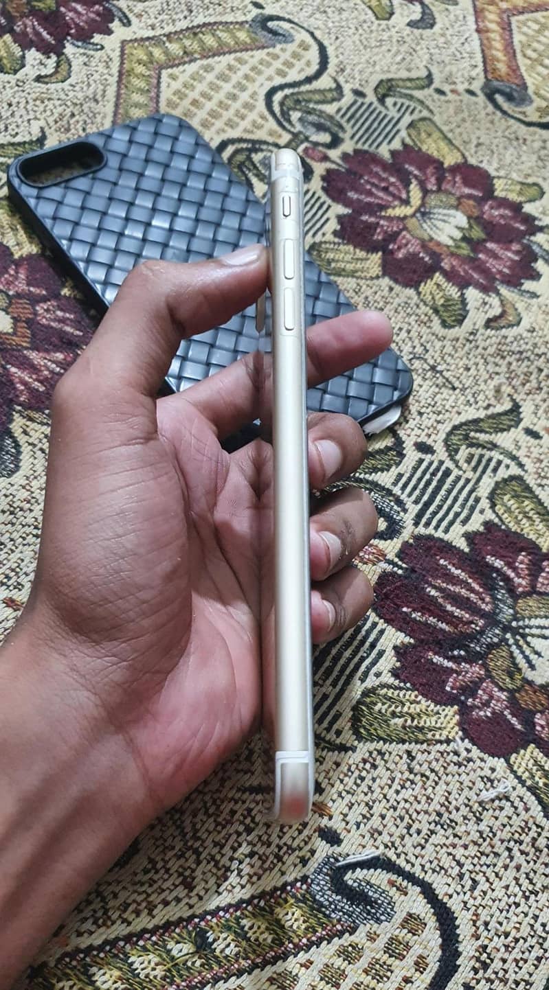 Apple iPhone 7 Plus 4