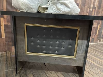 OFFICE TABLE GOOD QUALITY