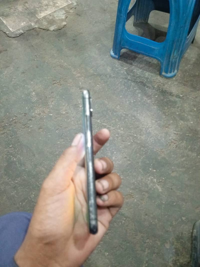 iPhone X 4