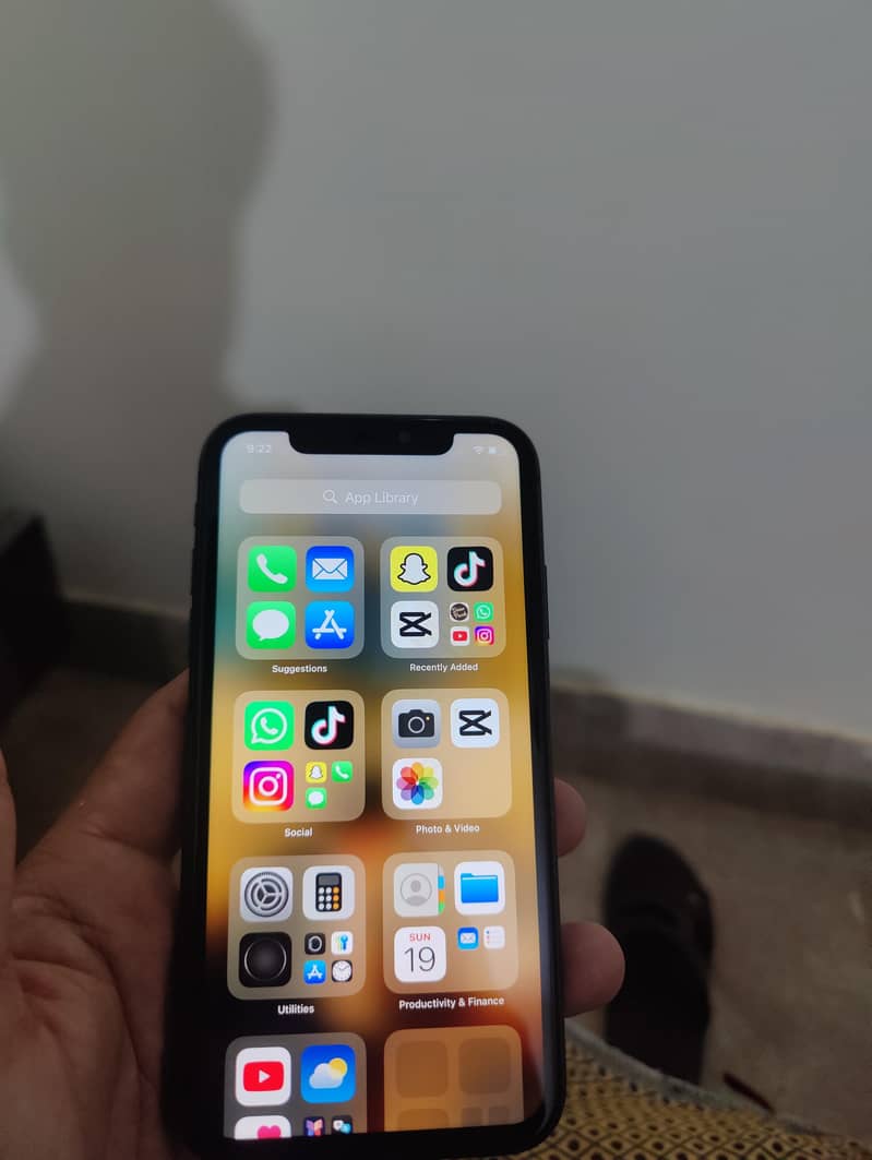Apple iPhone 11 3