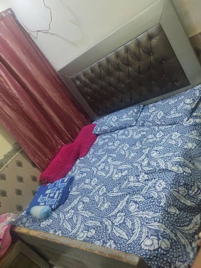 king size bes with side tables