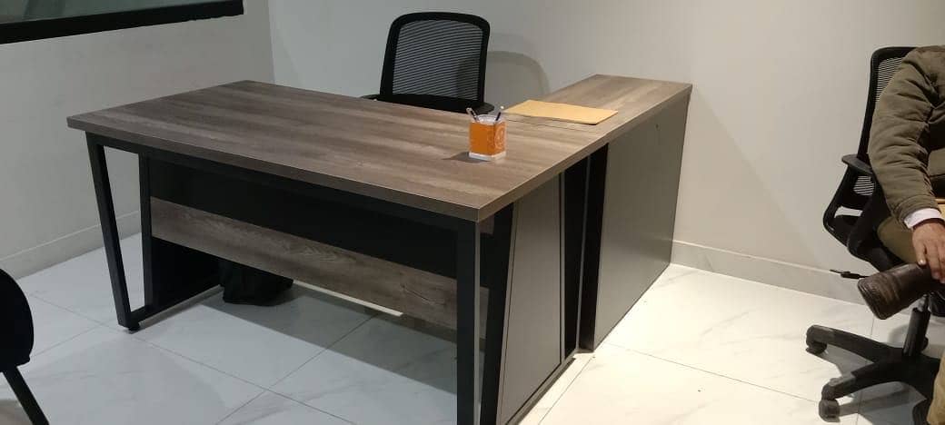 Manager  Desk / Executive table 12