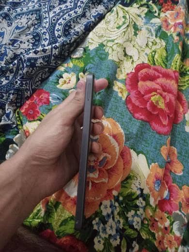 Realme Note 60 4