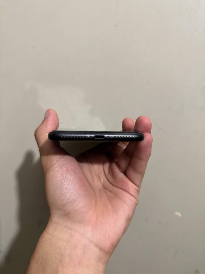 Apple iPhone 7 Plus 3