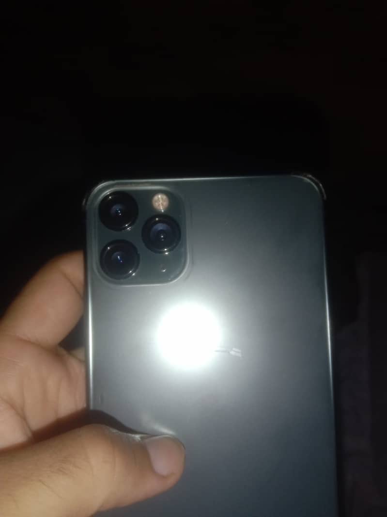 iPhone 11 Pro Max 4