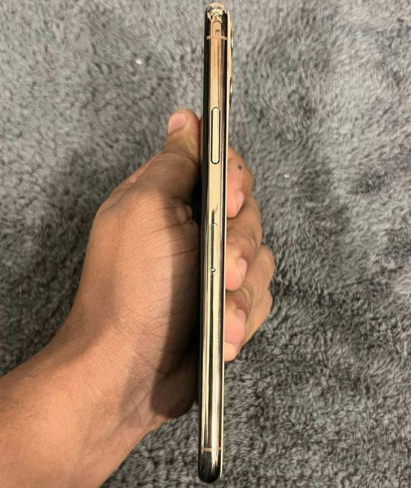 Iphone 11 pro max 4