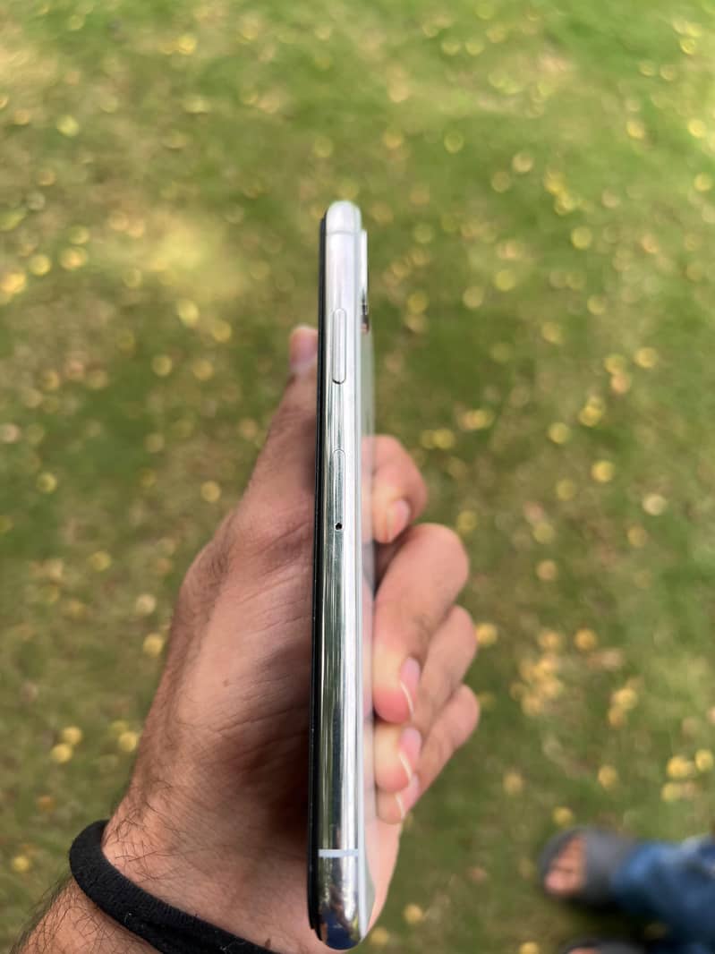 Apple iPhone X 3