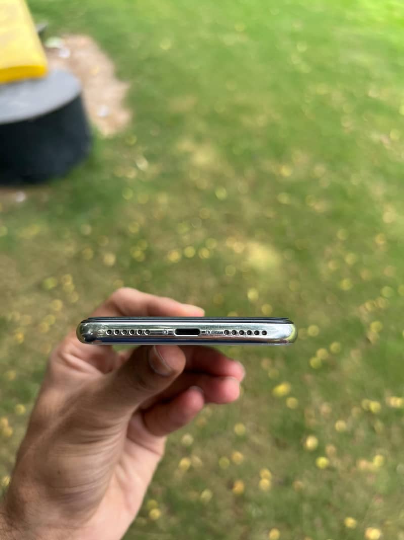 Apple iPhone X 5
