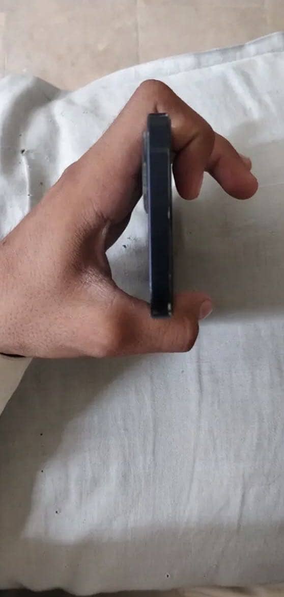 Apple iPhone 12 1