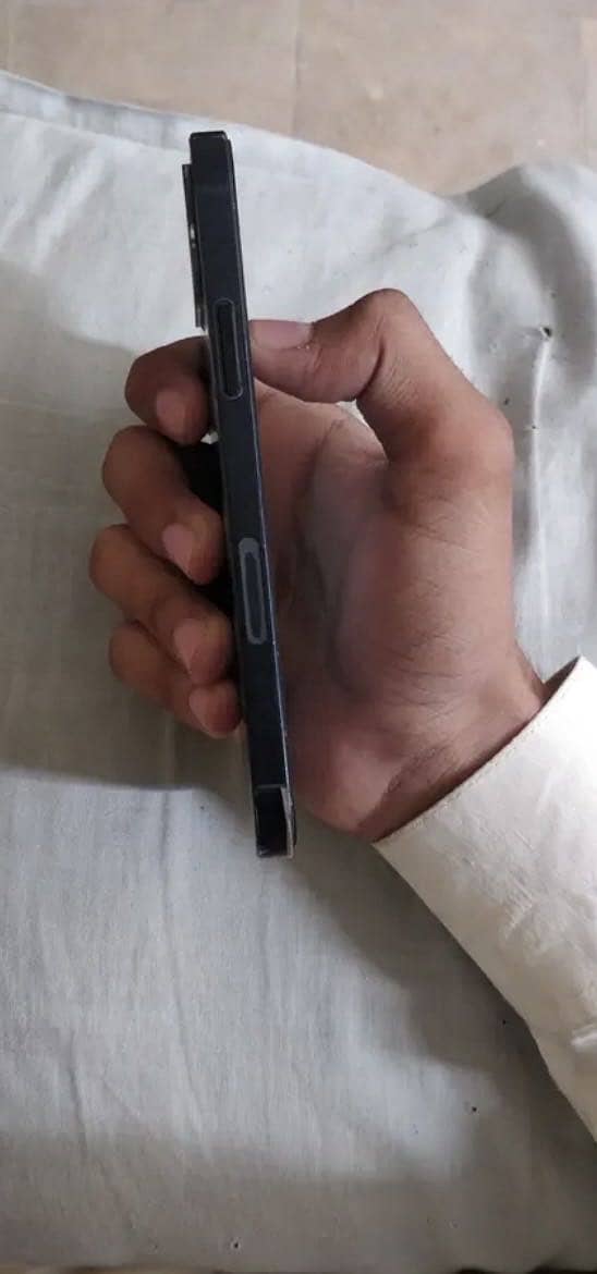 Apple iPhone 12 3