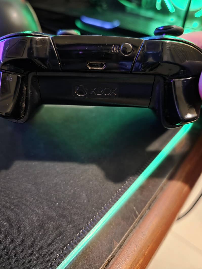 Xbox One controller 1