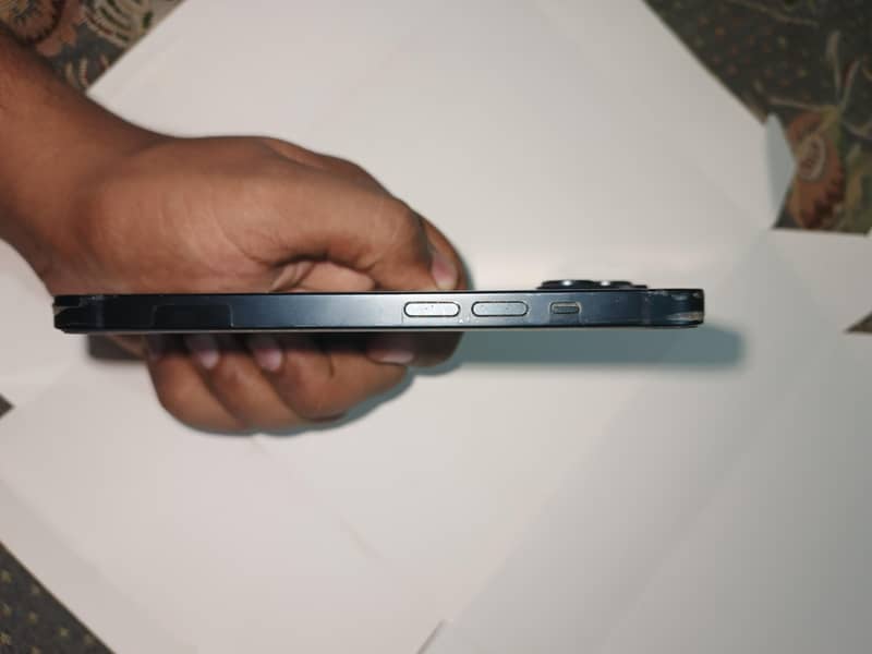 Apple iPhone 14 3
