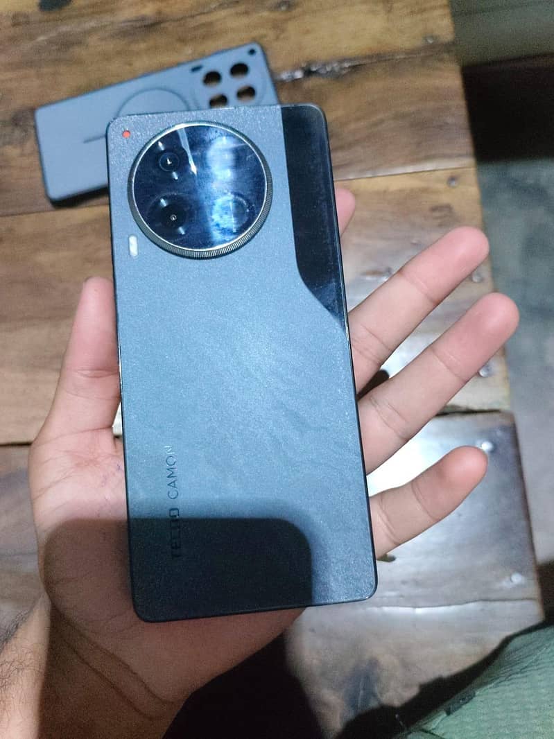 Tecno CAMON 30 1