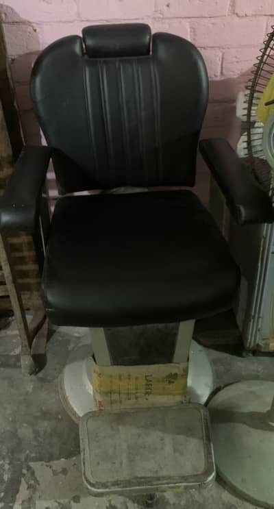 Salon chair