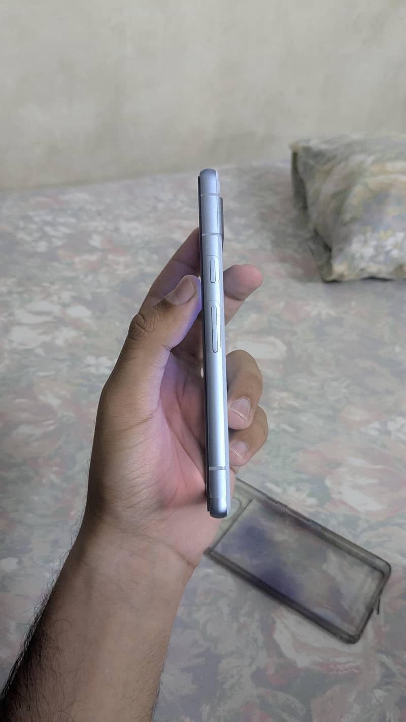 Google Pixel 7a 5