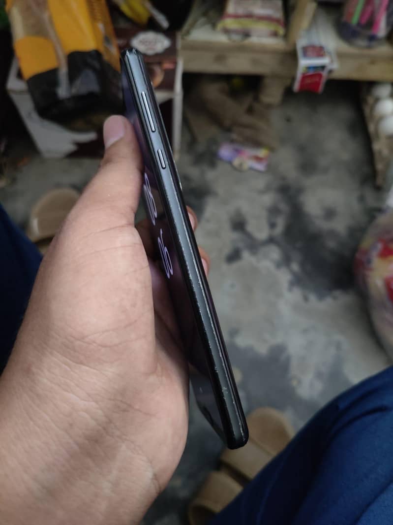 Sharp Aquos R5G 1