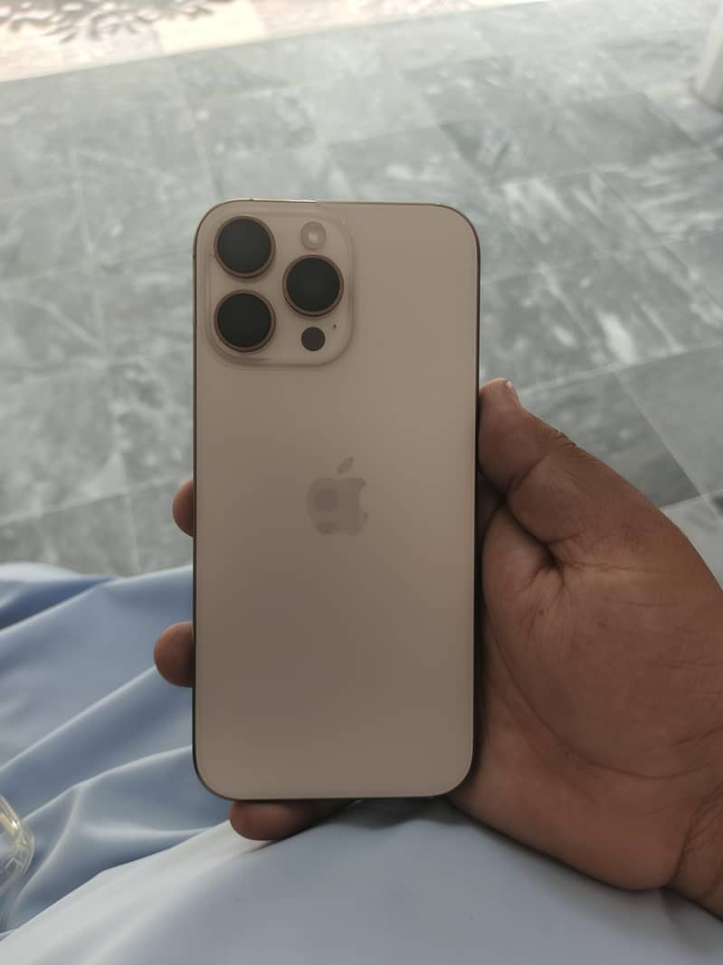 Apple iPhone 16 Pro Max 0