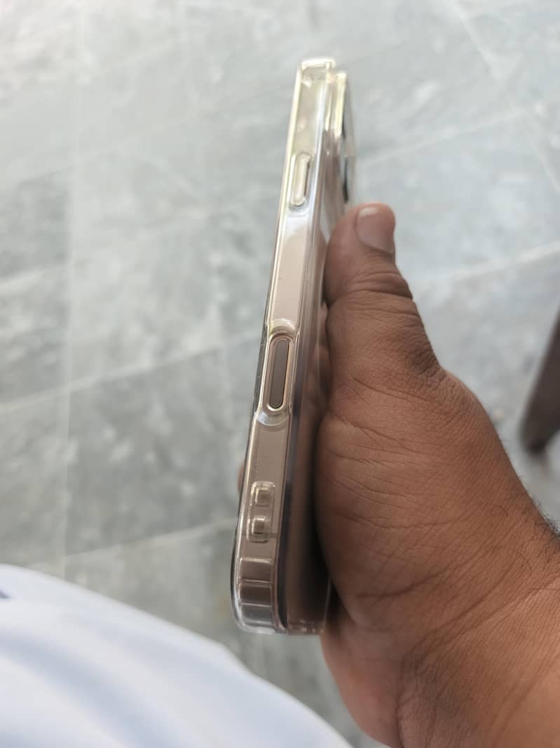 Apple iPhone 16 Pro Max 1