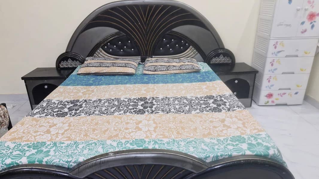 Bed,side tables with dressing 1