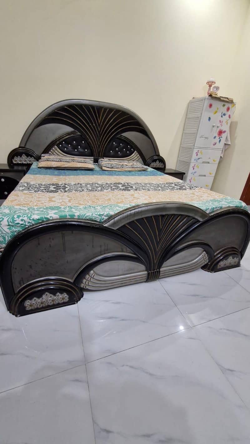 Bed,side tables with dressing 2