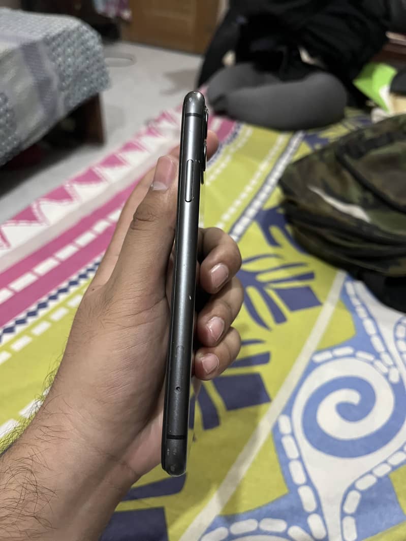 iPhone 11 5