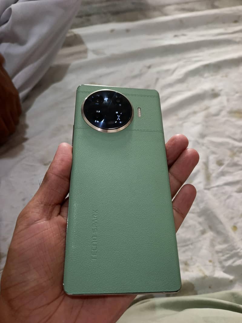 Tecno Spark 20 Pro Plus 0