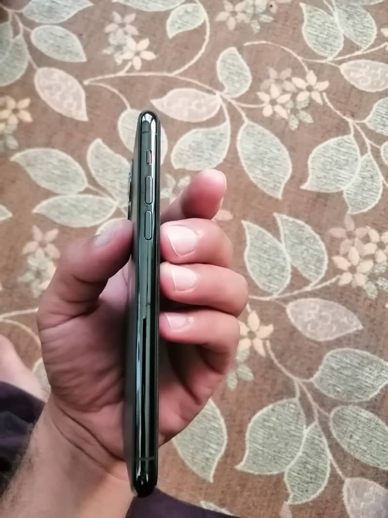 Apple iPhone 11 Pro 1