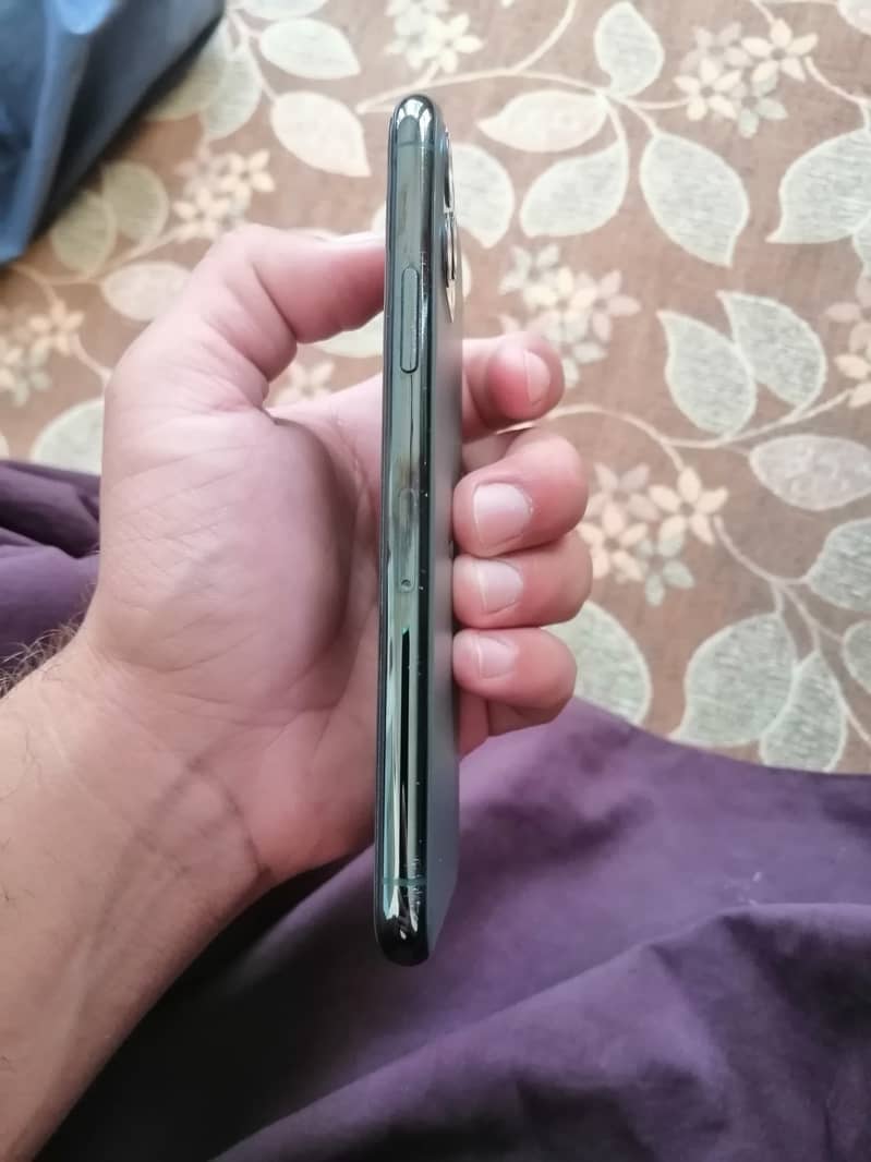 Apple iPhone 11 Pro 2