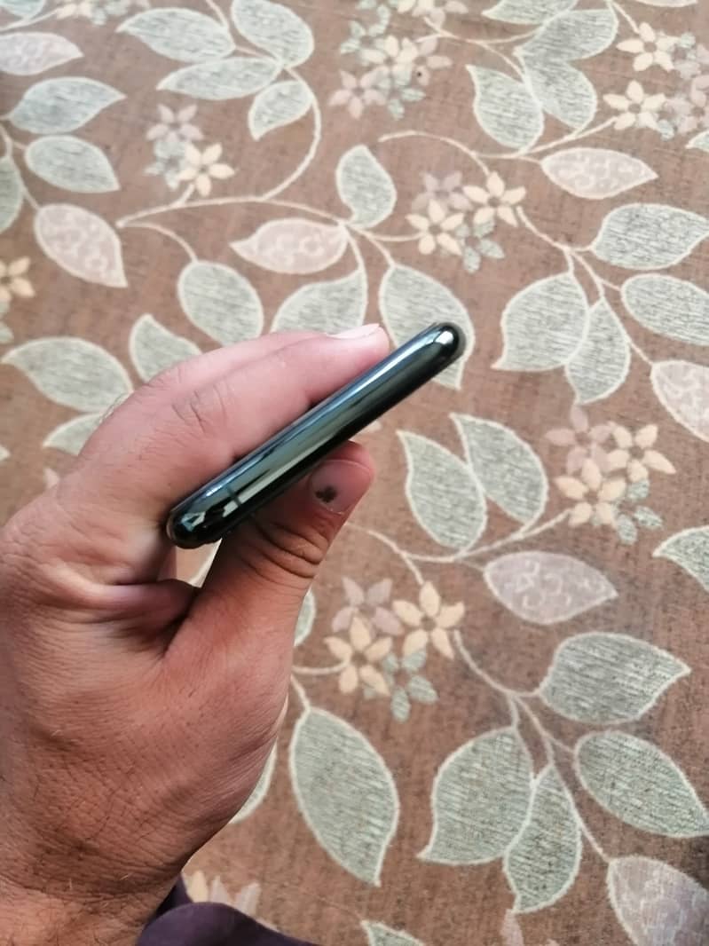 Apple iPhone 11 Pro 3