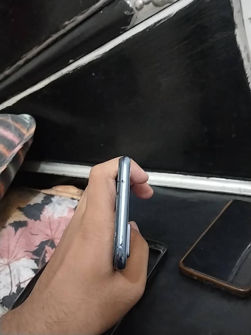 Vivo V21e 4