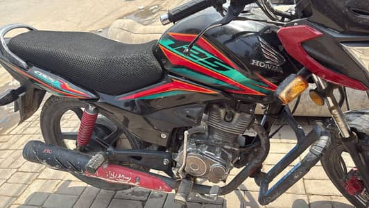 Honda CB 125F 2023