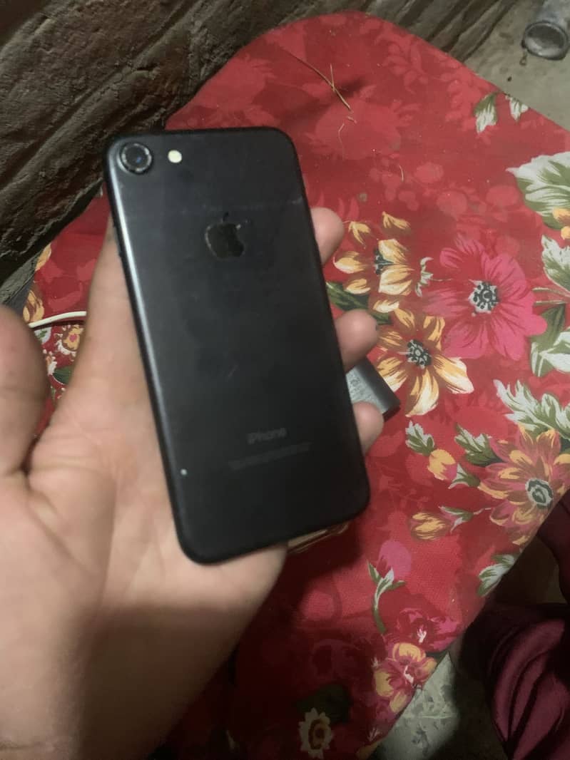 Apple iPhone 7 0
