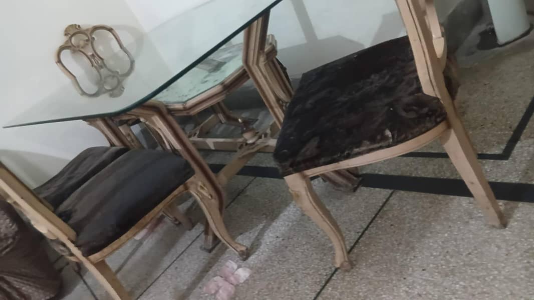 Dining table 6 Chairs 1