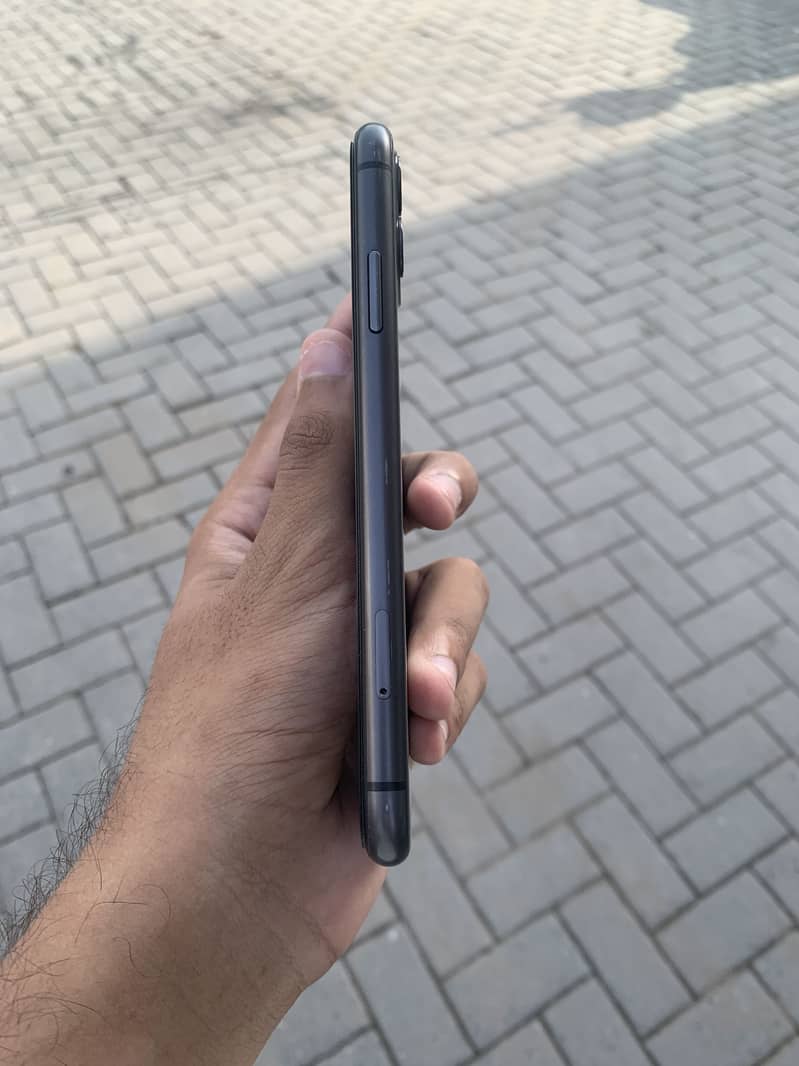 Apple iPhone 11 3