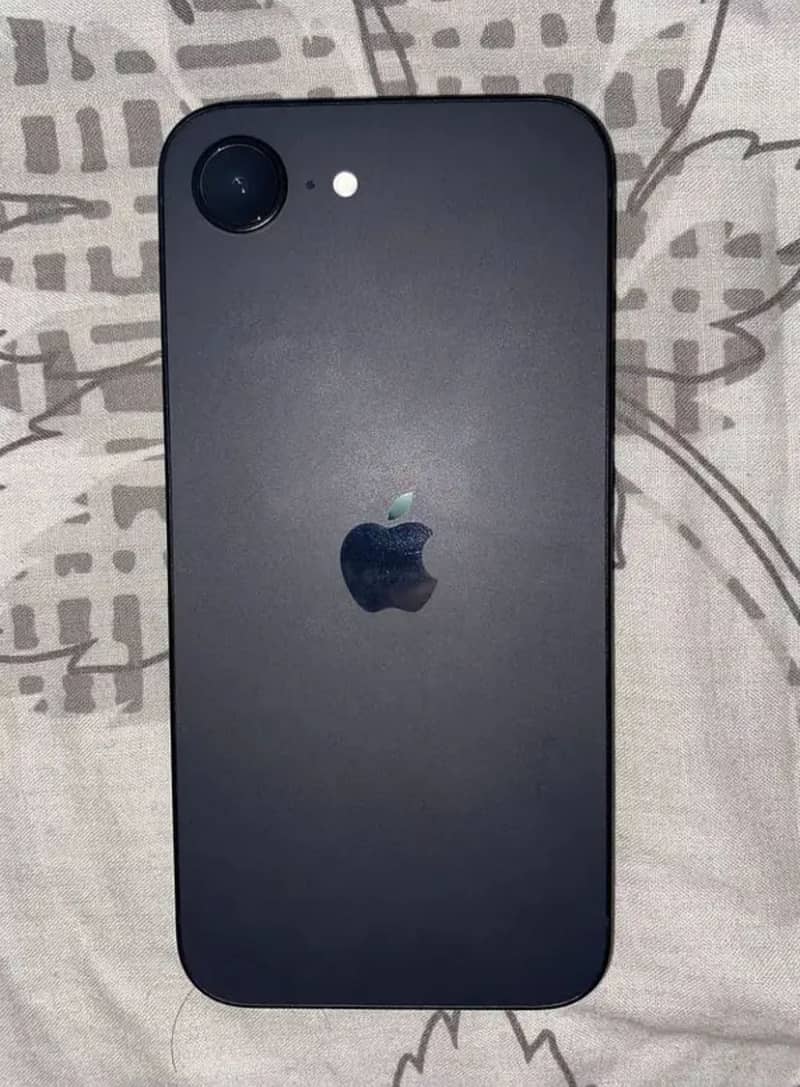 Apple iPhone 16e 0