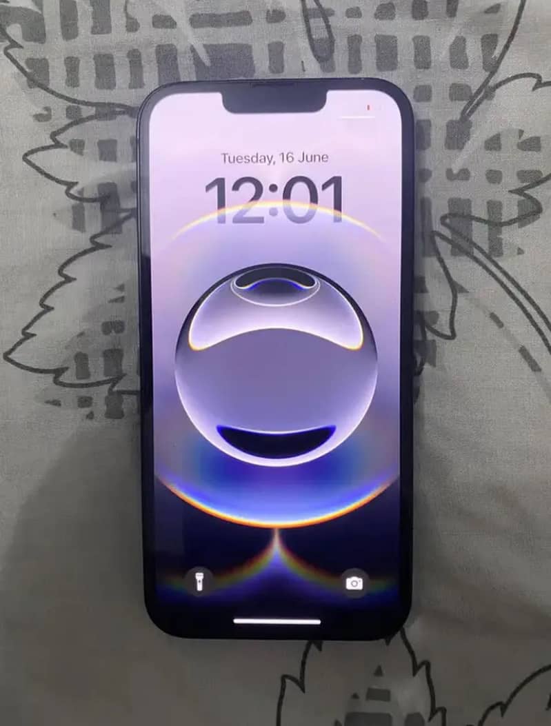 Apple iPhone 16e 1